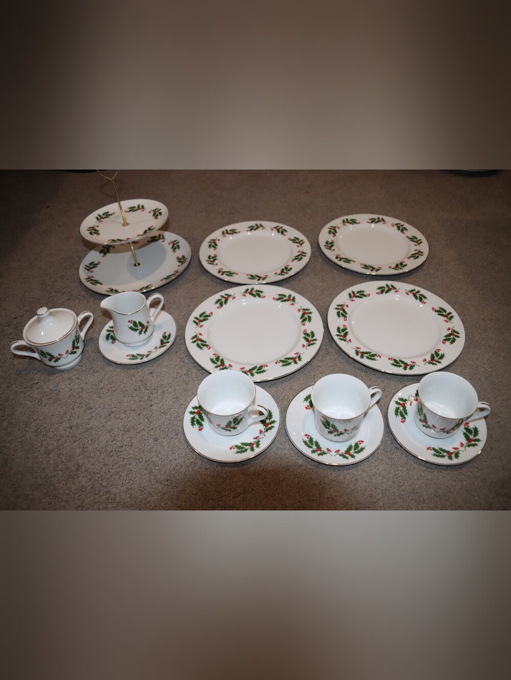 Fine China, Japan Christmas Dinnerware Set